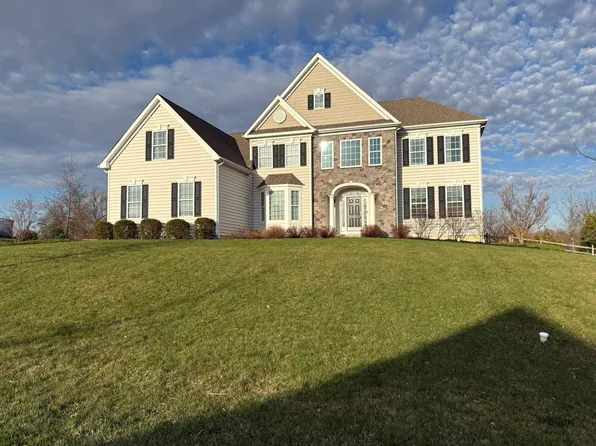 32 Emma Ct, Downingtown, PA 19335