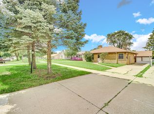 905 W Hillside Dr, Bensenville, IL 60106