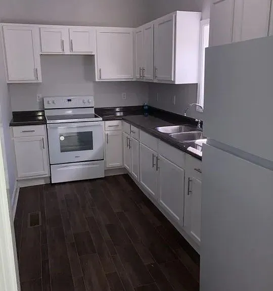 710 E Whitner St — Photo 3