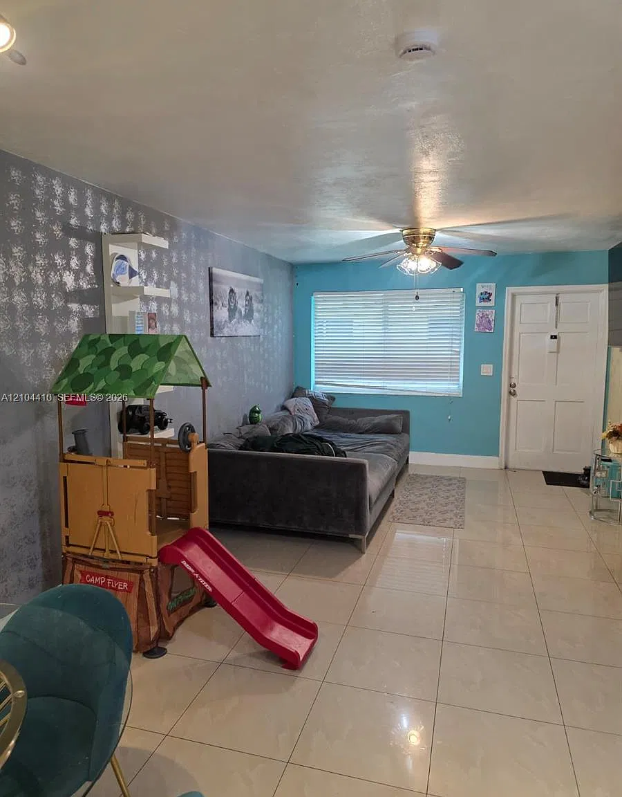 Coronet Vista Condo — Photo 2