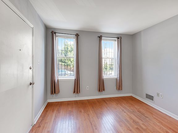 5th image of 1706 Catharine St #A