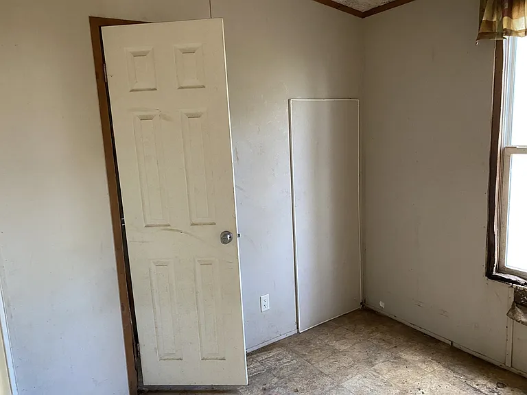 1233 Suncrest Cir — Photo 14
