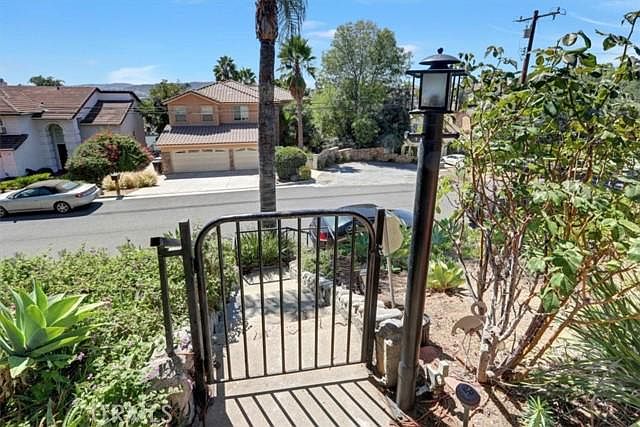 1st image of 1243 Loma Vista St