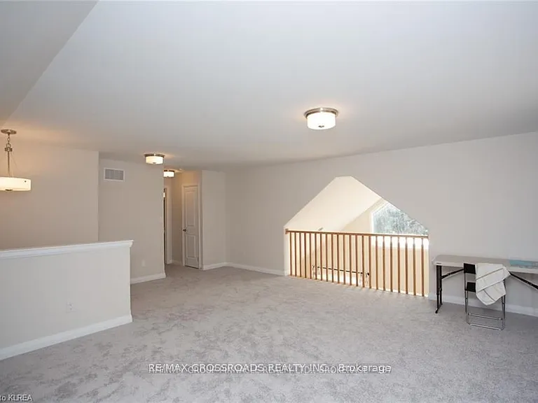 535 Macintosh Grv — Photo 20