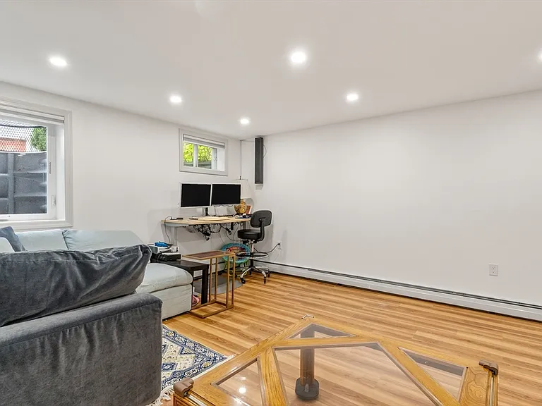 14 Belmont St #A — Photo 15