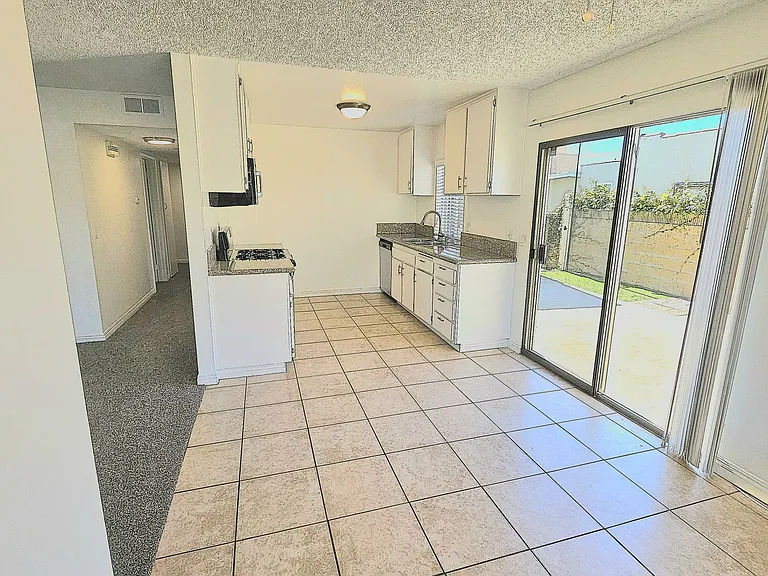 Beach Walk Apartments — Photo 10