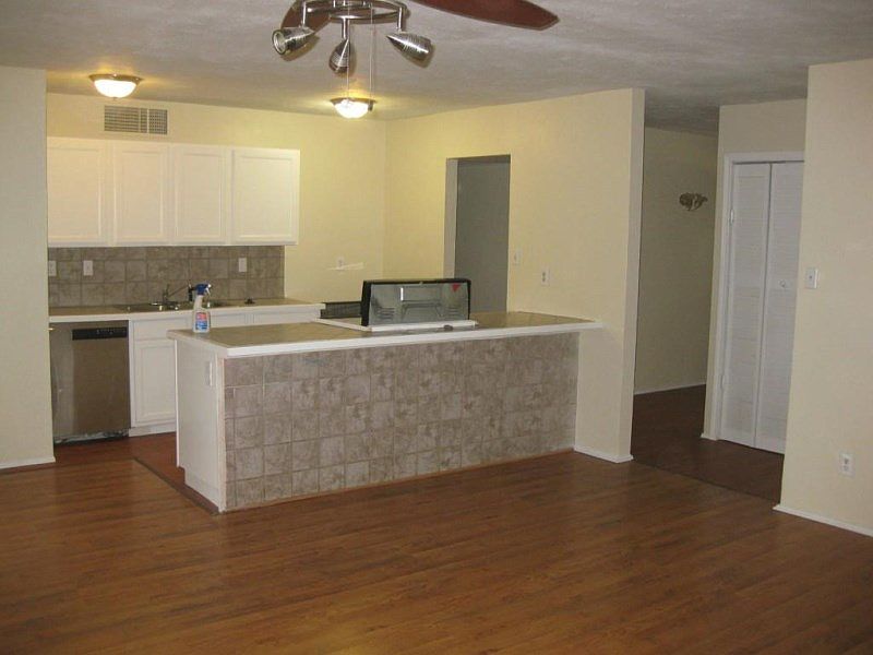 1st image of 721 Circle Cove Dr