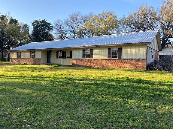 2nd image of 137 Garrett Ln