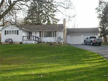 116 Decker Dr photo 1