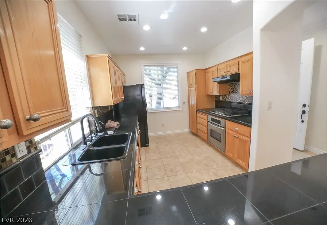 3 bed, 2.0 bath, 1485 sqft, $2,200 — Photo 4