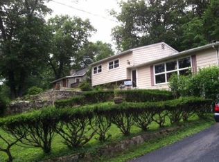 19 Lakeside Dr, Sussex, NJ 07461