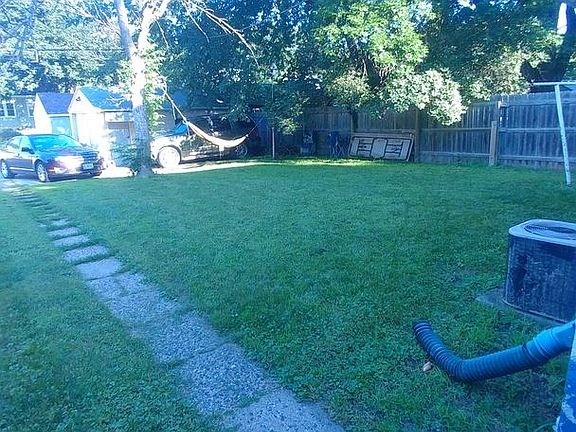 5th image of 2935 Thomas Ave N