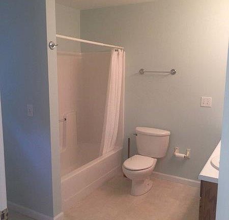 Main level full bath