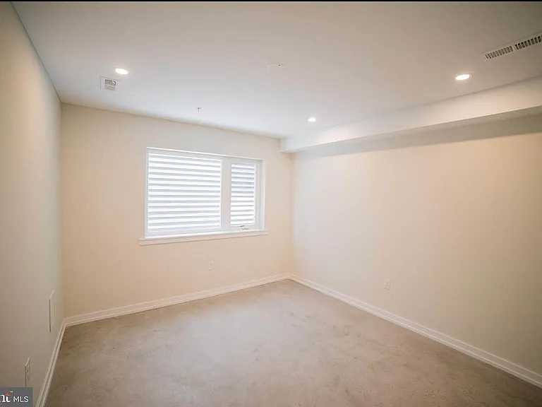 1331 N Randolph St — Photo 8