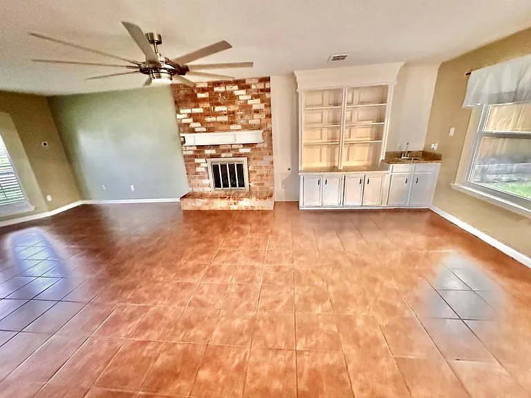 17502 Cassina Dr — Photo 9
