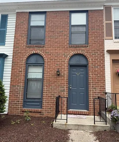 6226 Stanford Ct — Photo 1
