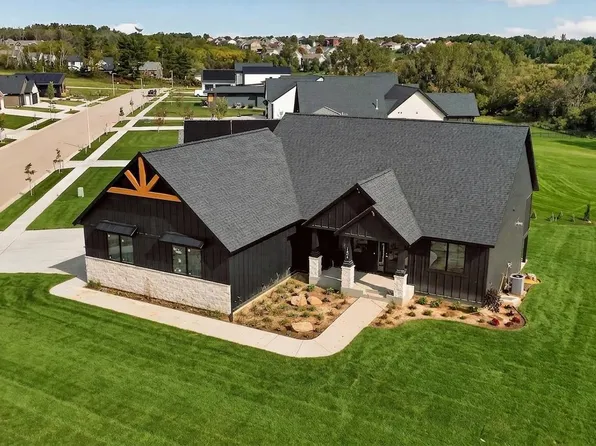 1504 Shannon Oaks Blvd NE, Rochester, MN 55906