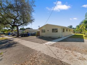 5812 Buchanan St, Hollywood, FL