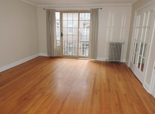 911 Elmwood Ave #15, Evanston, IL 60202