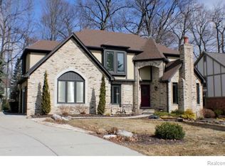 2056 Fairmont Dr, Rochester Hills, MI 48306