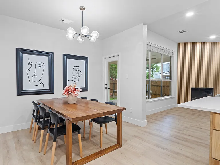 2915 Stonecreek Dr — Photo 3