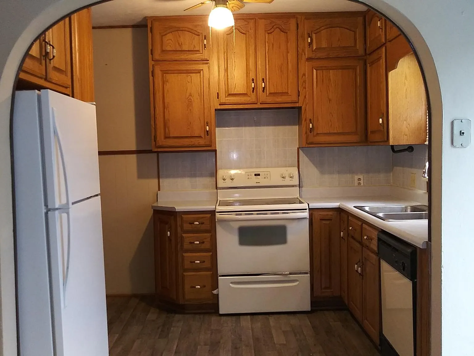 3 bed, 1008 sqft, $1,300 — Photo 1