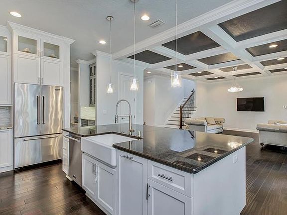 4th image of 3908 W San Carlos St