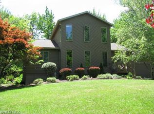 208 Canfield Dr, Chardon, OH 44024