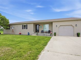 10251 N 450th St, Altamont, IL 62411