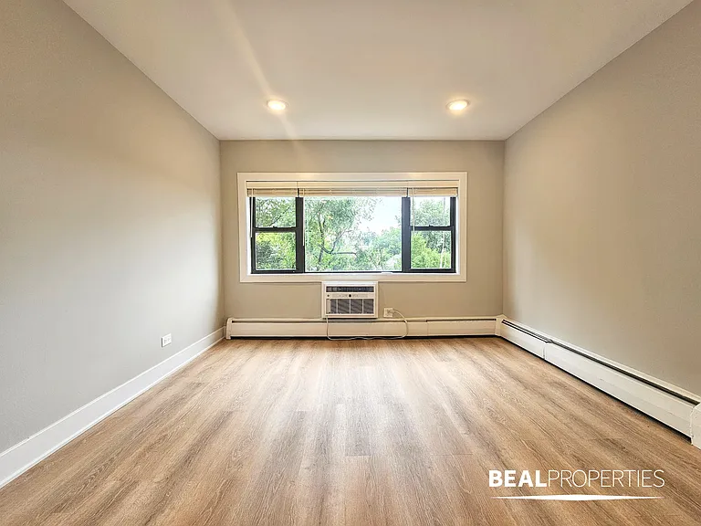 555 W Stratford Place — Photo 12