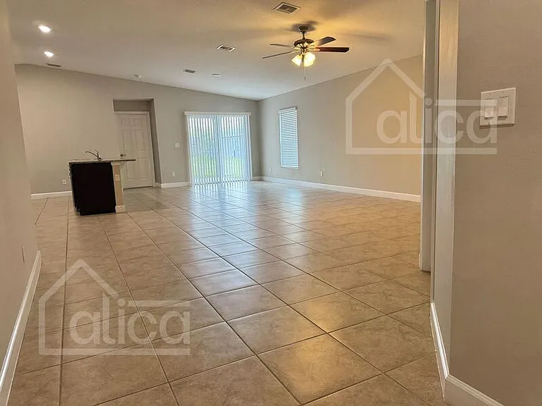 735 Gelaso St SW — Photo 4