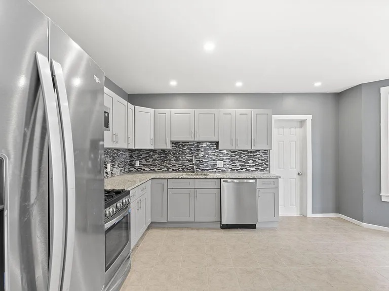 51 Lewis Ave #B — Photo 5