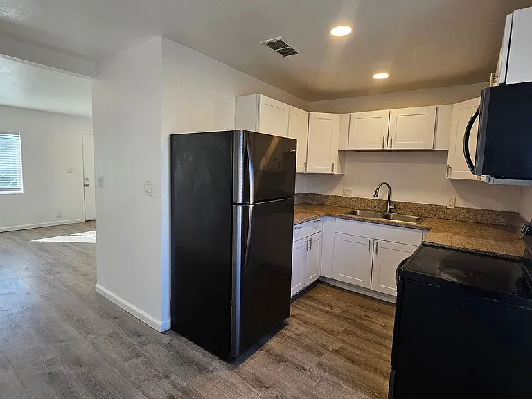 219 Candelaria Rd NW — Photo 11