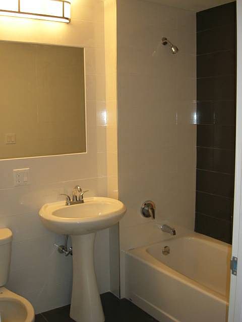 2nd image of 832 Dekalb Ave APT 4G