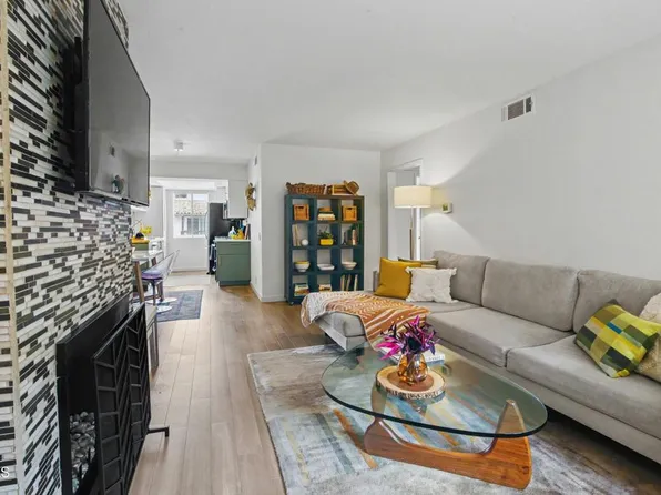 10960 Bluffside Dr APT 102, Studio City, CA 91604
