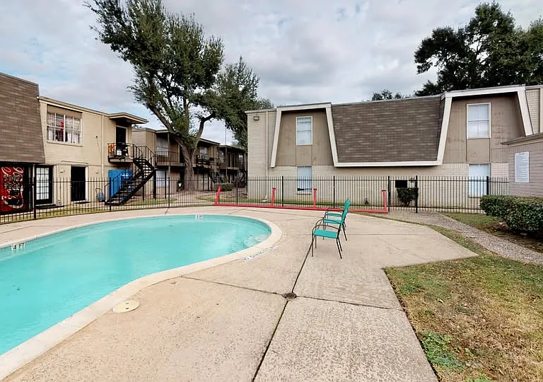 Creekwood Apartments — Photo 53