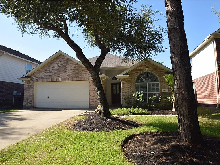5726 Indigo Trails Dr — Photo 1