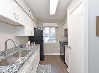 5801 Altama Ave #11F, Brunswick, GA 31525