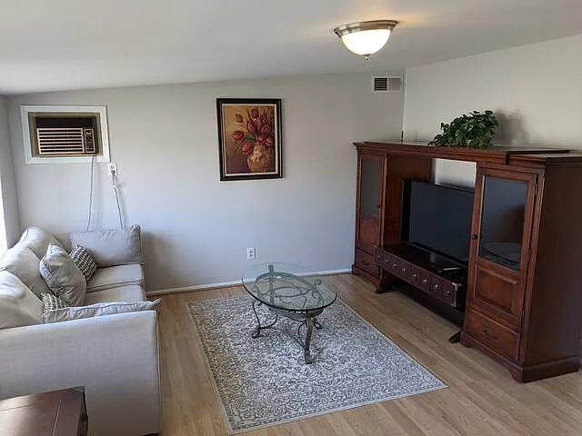 2 bed, 1.5 bath, 1776 sqft, $3,000 — Photo 3