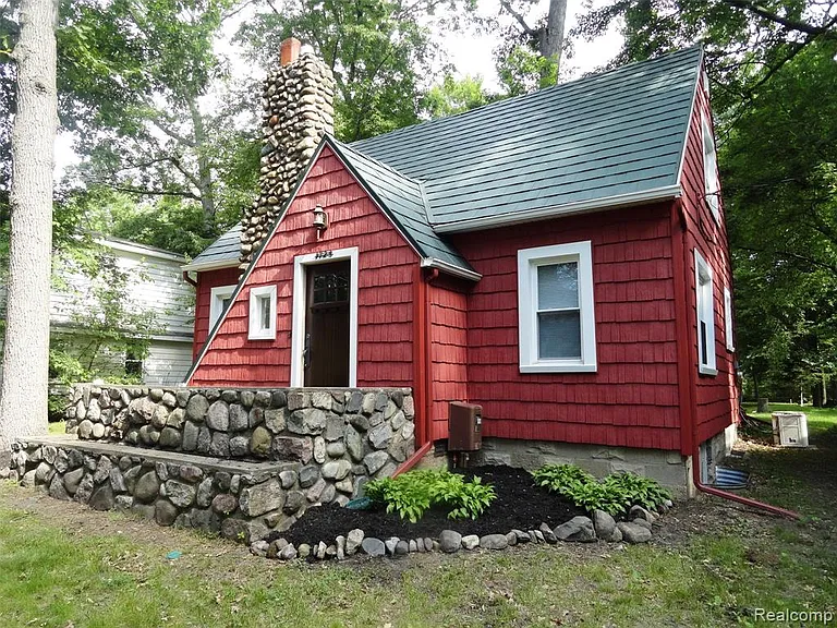 1726 Lyka St — Photo 2