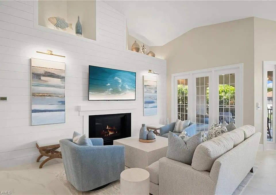 164 Colonade Cir