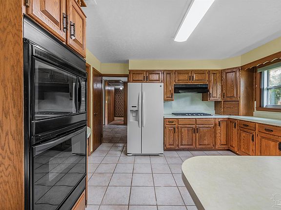 3rd image of 6645 Tippin Ave