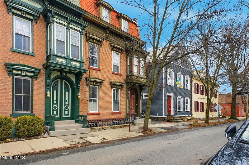 2nd image of 109 Front Street