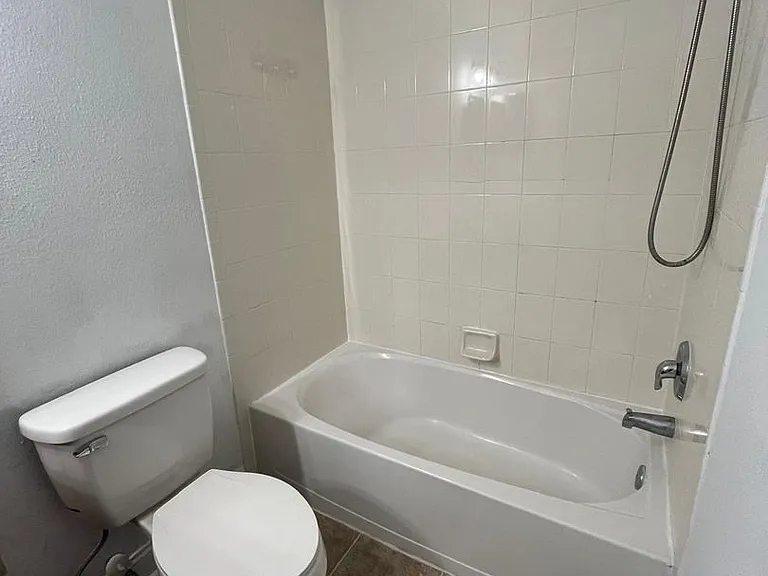 410 Tradition Ln — Photo 22