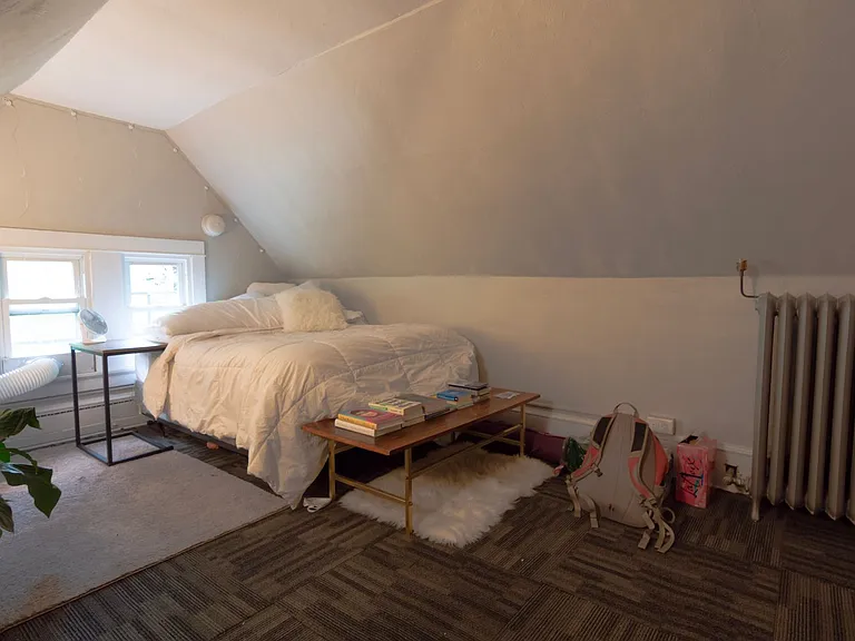 609 E State St — Photo 101