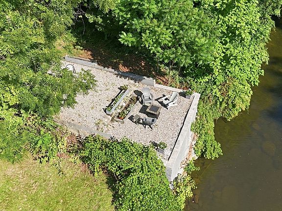 3rd image of 42 Water St