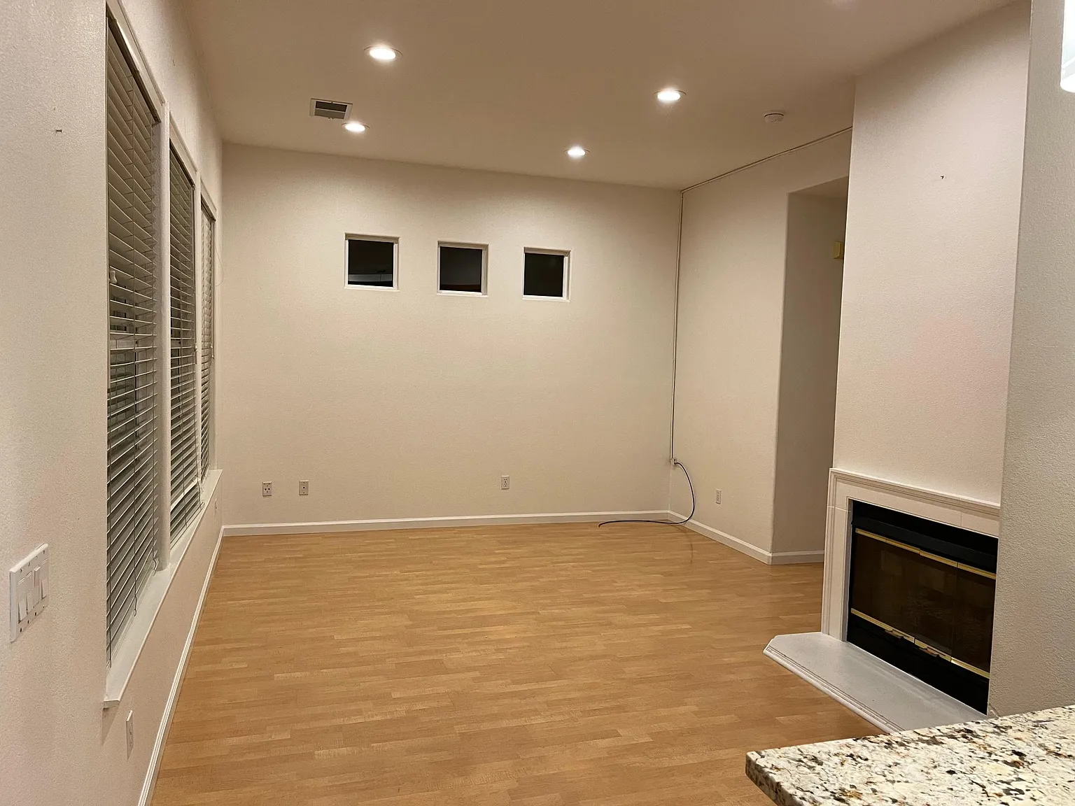 3 bed, 2.5 bath, 1482 sqft, $4,050 — Photo 3