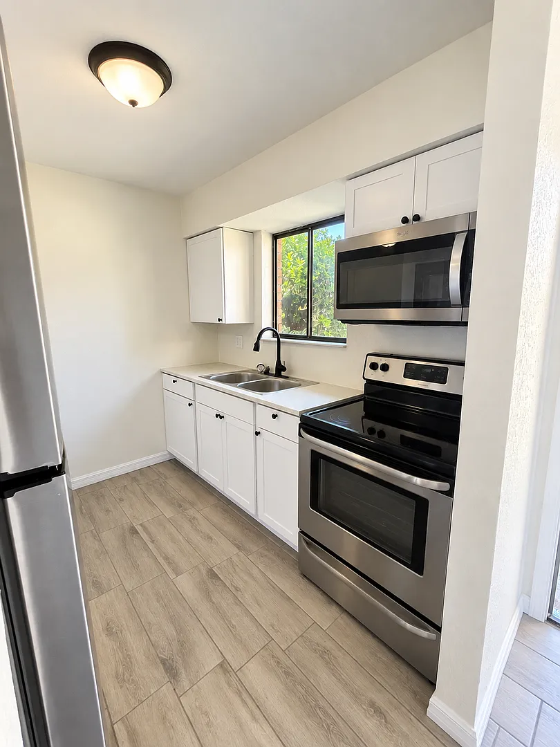 Remodeled 2 Bed 1 Bath Home | Washer/Dryer Hookups | Central Air | Pet Friendly | Section 8 Welcomed — Photo 2