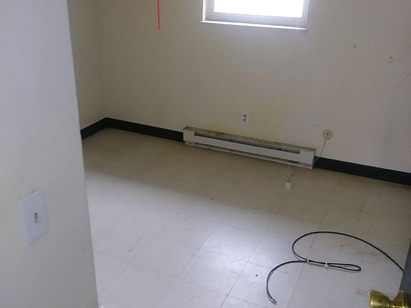4th image of 2050 Hickorydale Dr