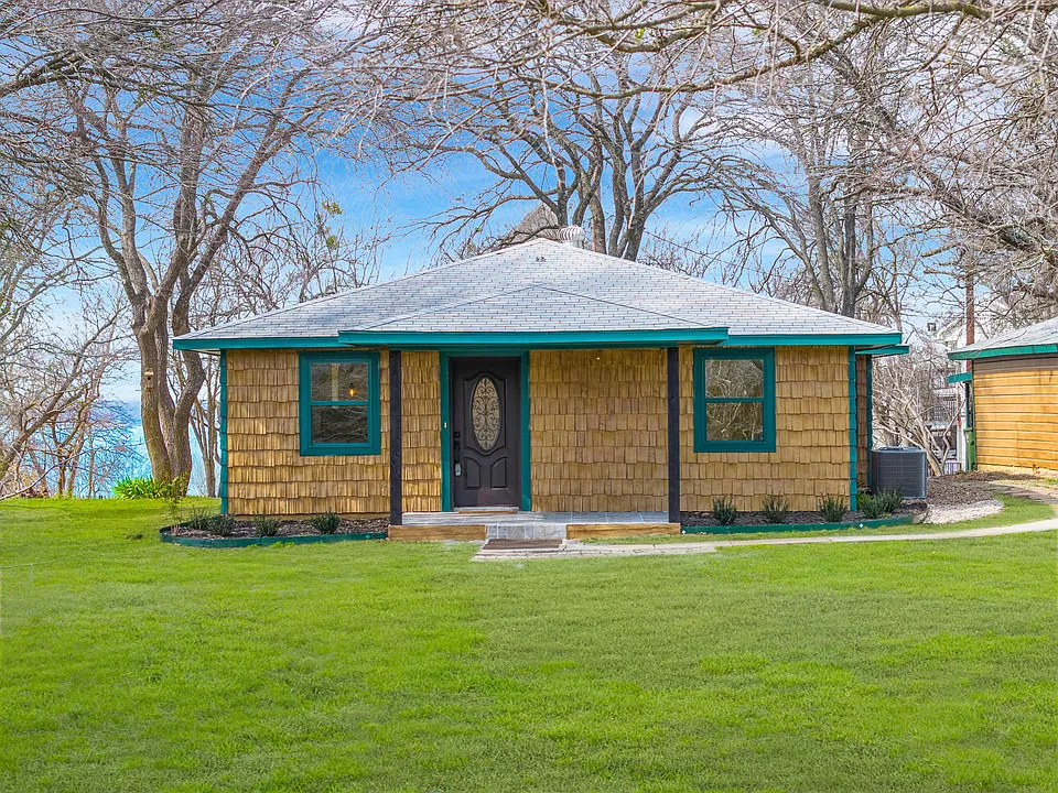 321 Crescent Dr